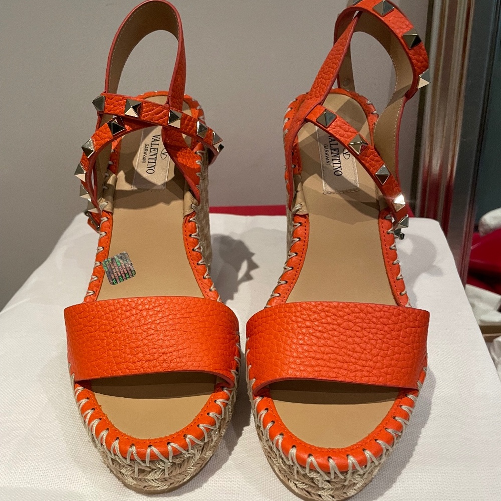 VALENTINO GARAVANI Rockstud Wedge Sandals - Orange size 35